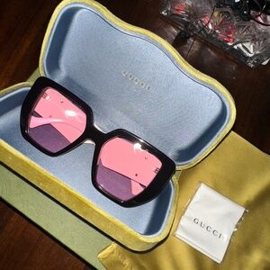 Oversized Gucci sunglasses